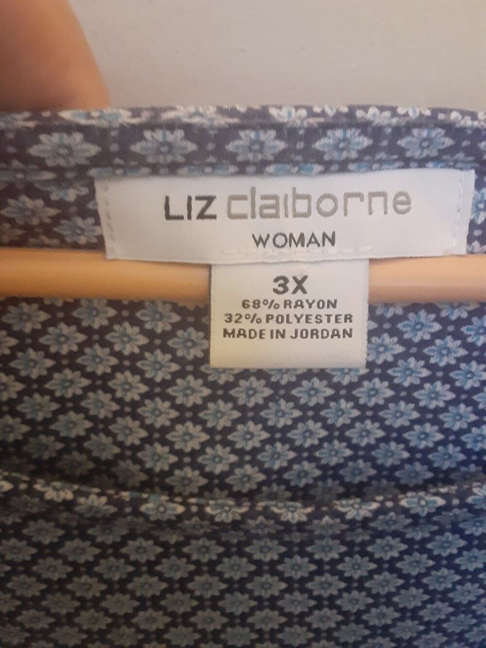 Liz Claiborne Plus Size 3X Boho Paisley Blouse Blue Medallion Tunic Top Flawless - Picture 3 of 10